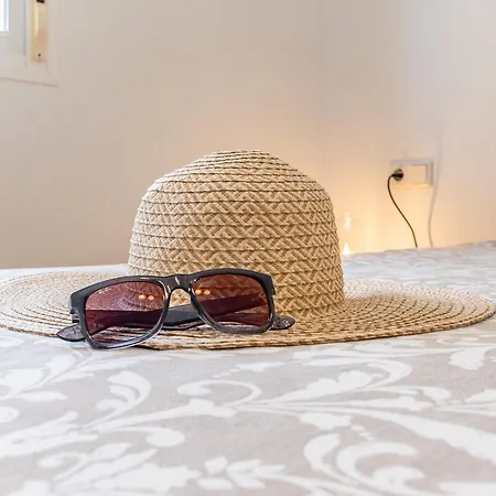 1st Line Of The Beach, La Rada Beach! Ac,wifi,terrace, Private Parking Apartment Estepona